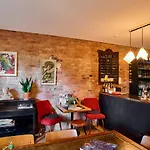Beautiful Park Apartment For 4 Guests