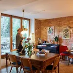 Beautiful Park Apartment For 4 Guests